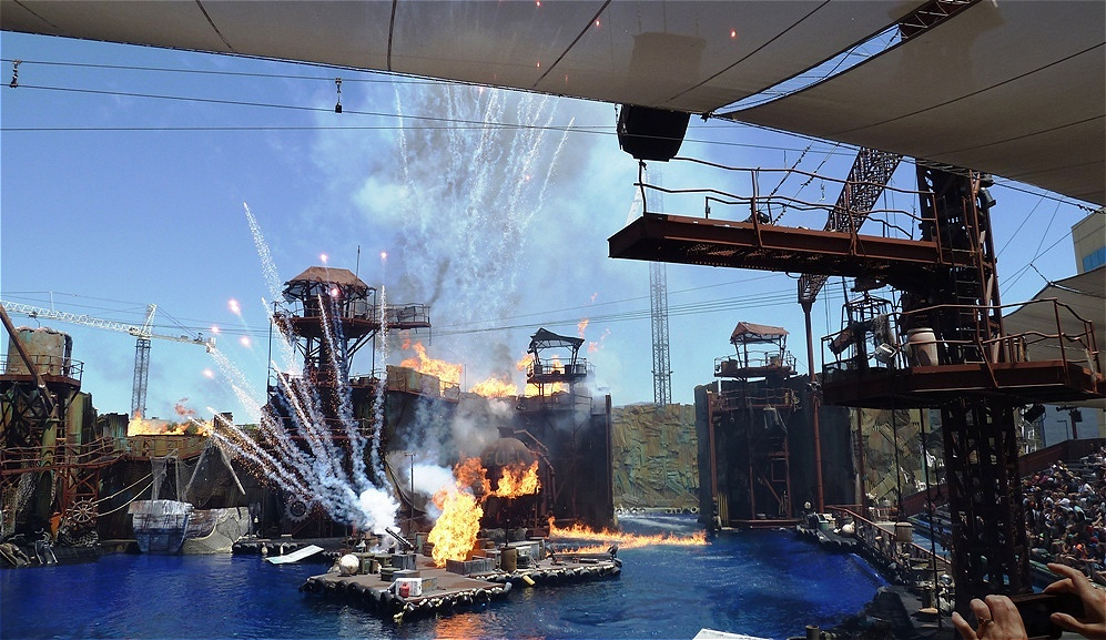 Kampf um die Herrschaft über "Waterworld"
Kämpfe, Explosionen und Feuer am laufenden Band.