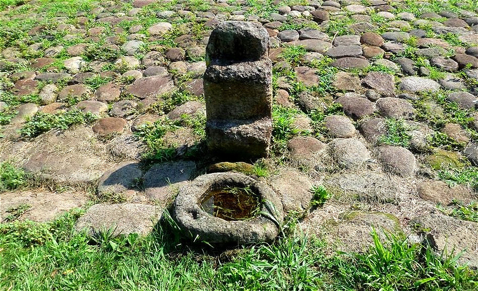 Opferstelle
für eine Gottheit