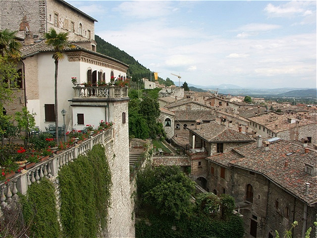 Blick über die Dächer von Gubbio