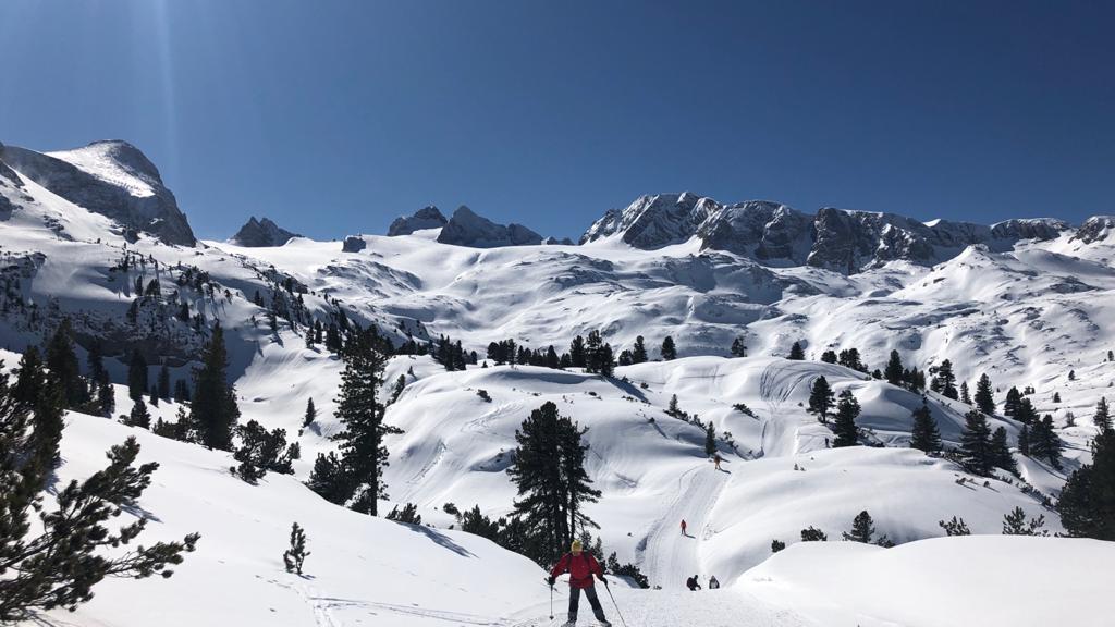 Die Schitour führt zwischen dem Niederen und dem Hohen Rumpler hindurch