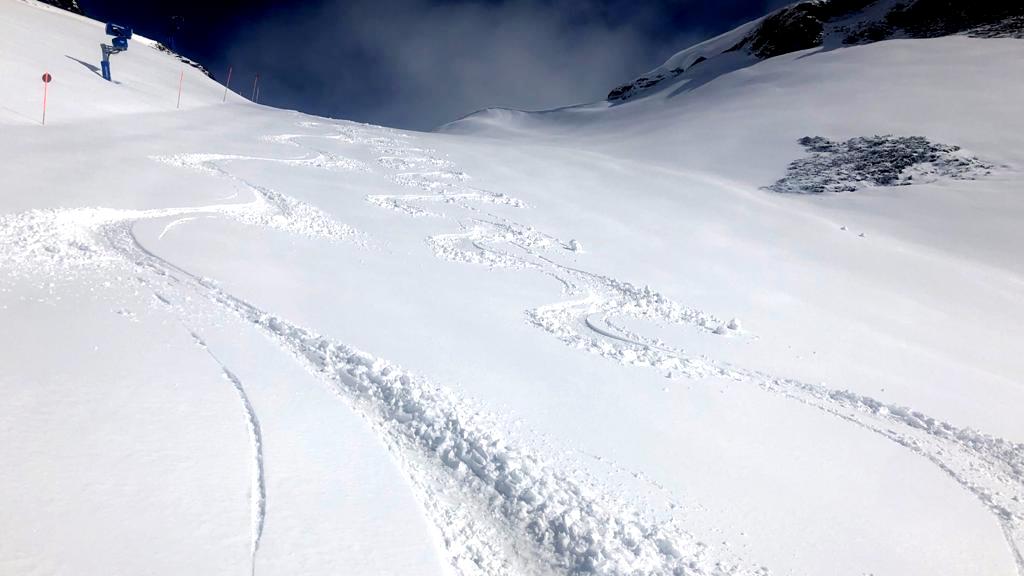 Zwei Spuren im Schnee