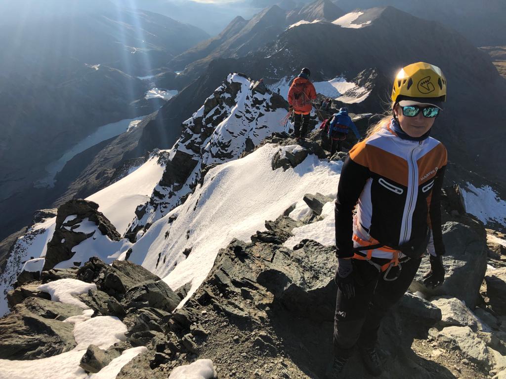 Unmittelbar vor dem Gipfelkreuz