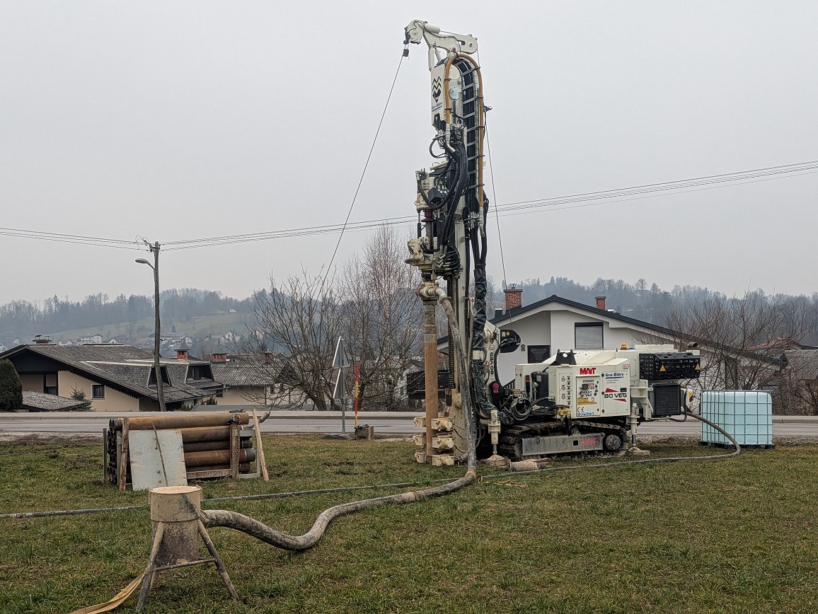 Stroj za vrtanje vrtin