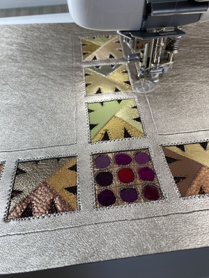 Mitre avec motif de vigne en T