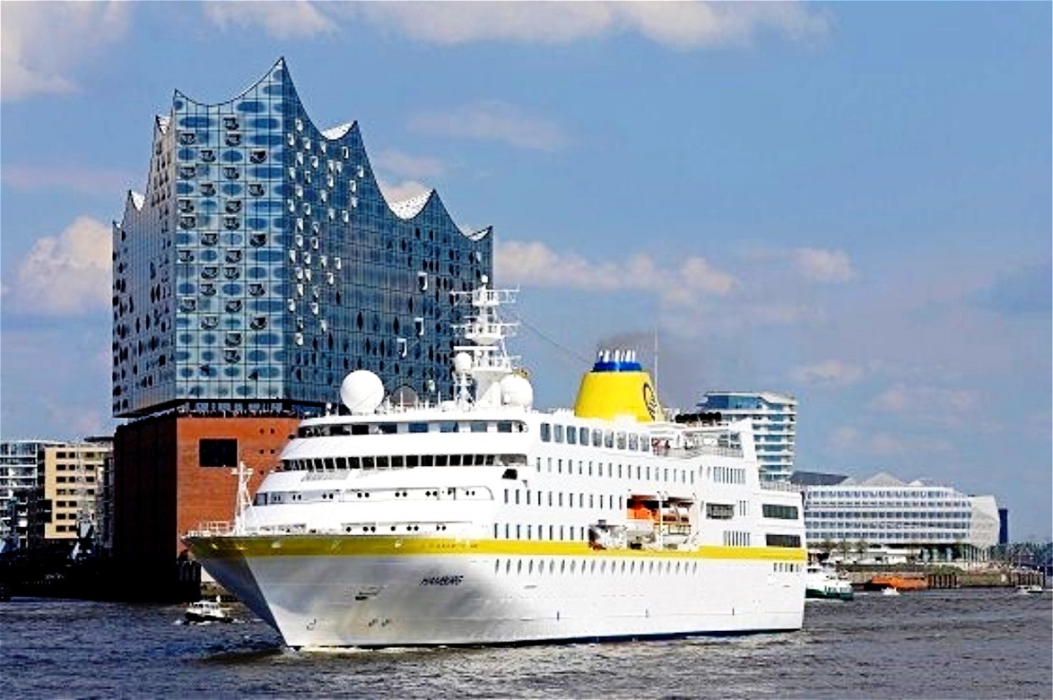 Elbabwärts, vorbei an der Elbphilharmonie