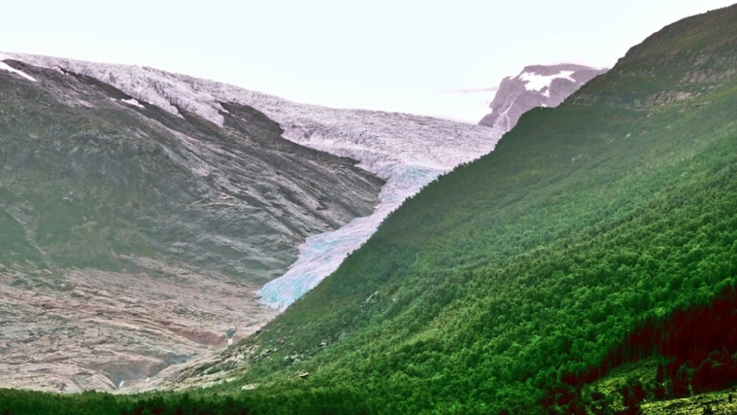 Auf Reede vor dem Svartisen Gletscher