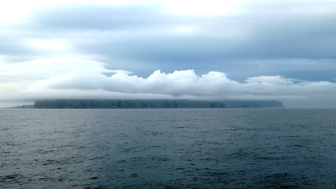 Die Bäreninsel (norwegisch Bjørnøya) liegt etwa auf halbem Wege zwischen dem Nordkap und der Insel Spitzbergen