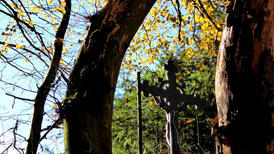 Kreuz am Kuchlersteig für die Opfer bei einem Fliegerangriff