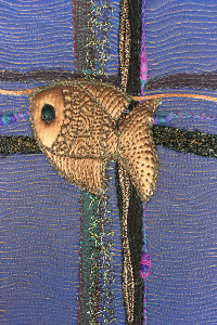 Poisson en tissu sur une croix, symbole chretien 