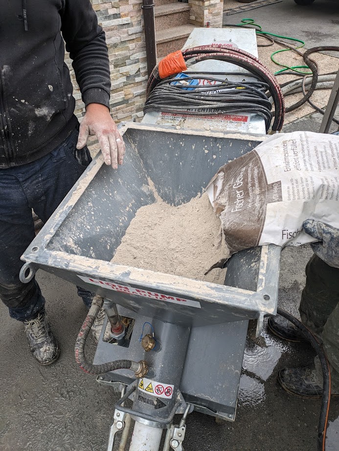 Injekcijska črpalka za injektiranje geosond