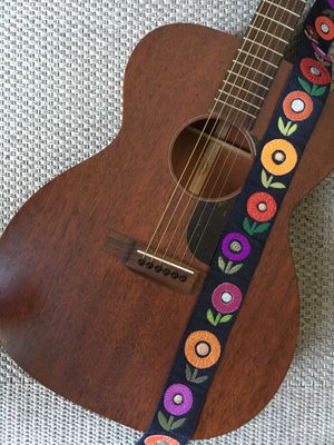https://0501.nccdn.net/4_2/000/000/038/2d3/sangle-guitare-originale.jpeg