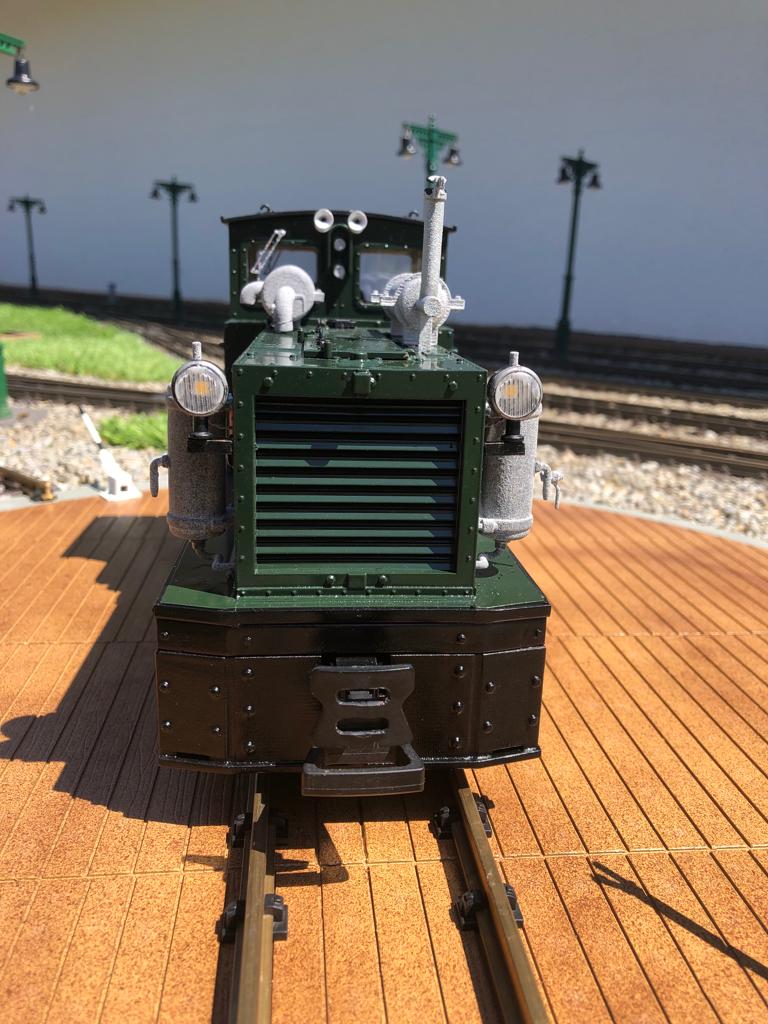 V2 - Ölfilter, Auspuff, Luftkessel li und re, Scheinwerfer