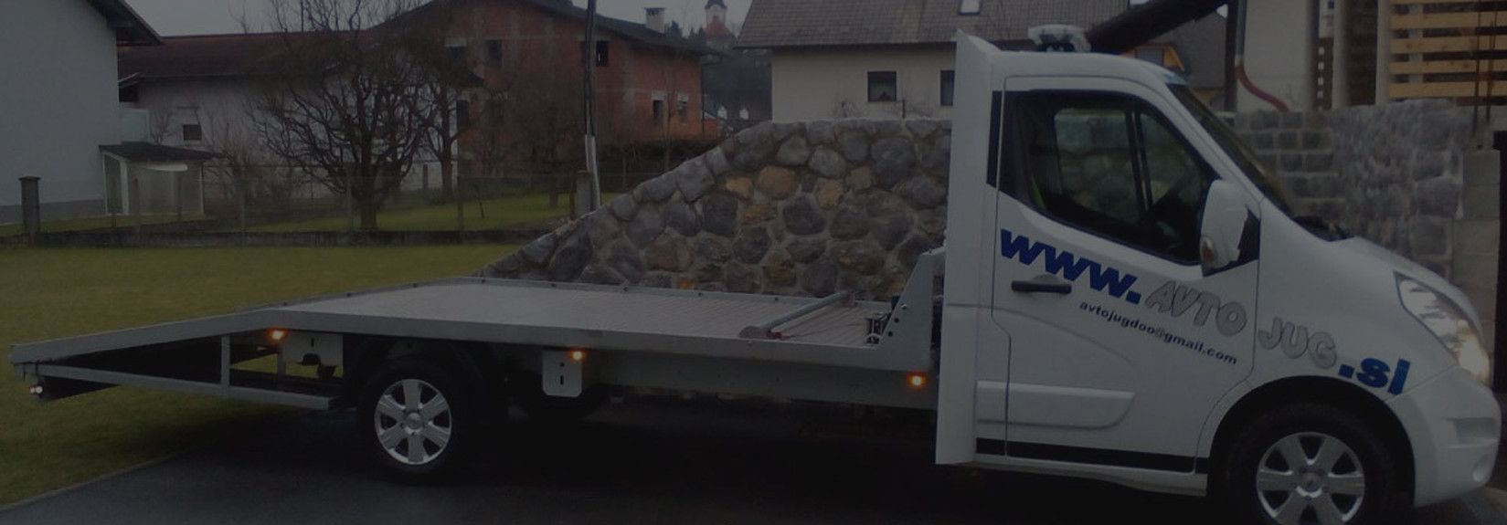 <h2>Avtovleka</h2>
<h3>Prevoz novih in rabljenih vozil, prevoz poškodovanih vozil</h3>
<a href="avtovleka.html">Preberi več</a>