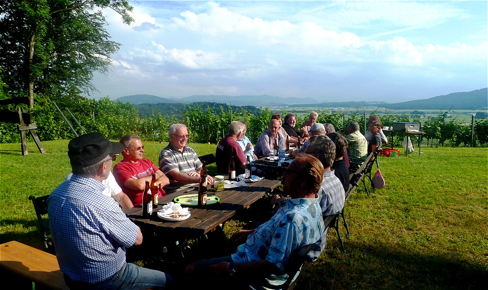 Der Burgstall auf dem Schlossberg bildet eine herrliche Bühne !