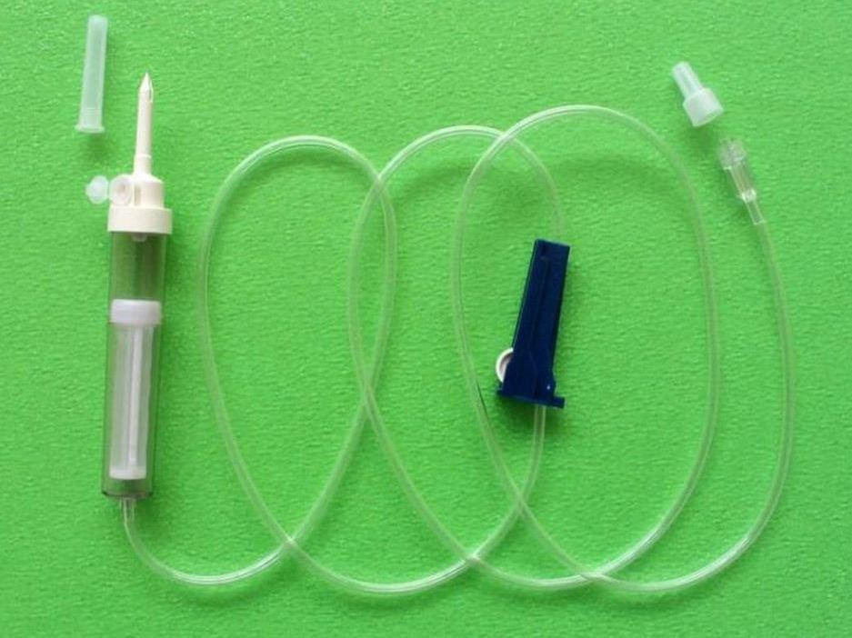 Sistem za tranfuzijo z dvokanalno iglo