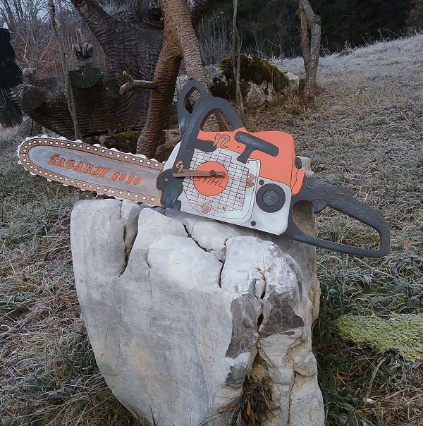 Lesena ura Motorka