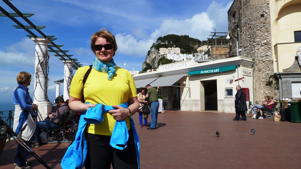 Vor der Bergstation der Standseilbahn
Eine Standseilbahn verbindet Marina Grande (= Hafen) mit der Stadt Capri