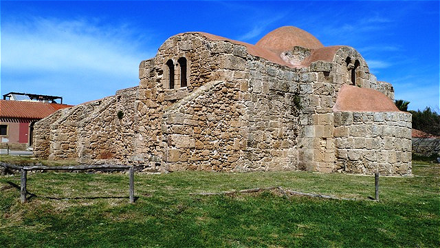 Dieser  frühmittelalterliche byzantinische Baustil
übte starken Einfluss auf die Kirchenbauten der folgenden Epochen aus