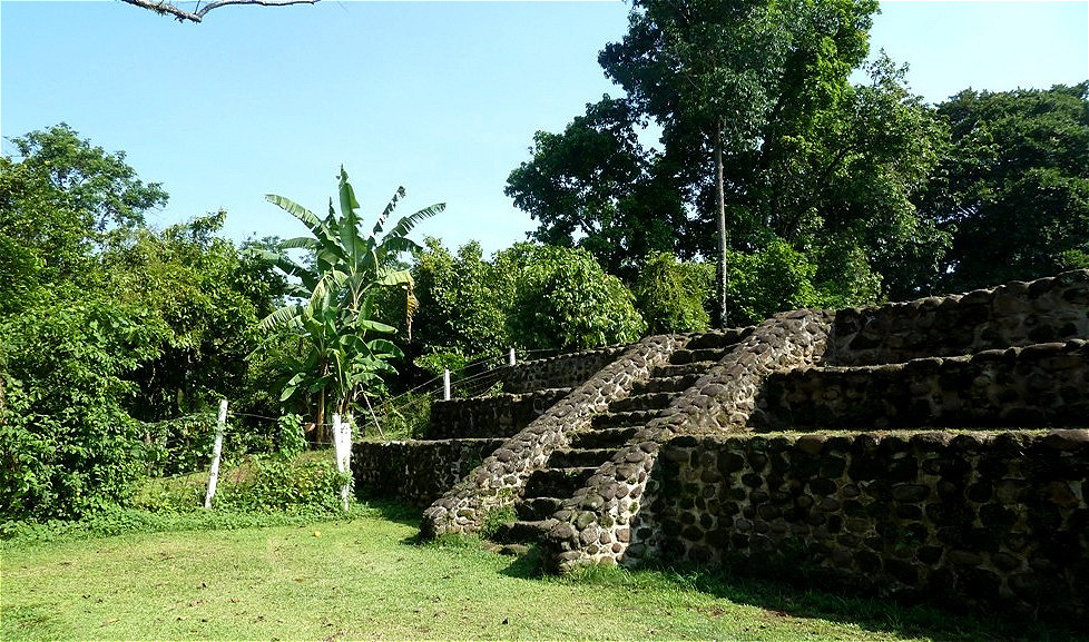 Izapa könnte der Geburtsort der Maya sein. Dies ist sogar glaubhaft, da die Einflüsse der Olmeken auch später für die Maya-Kultur typisch sind.