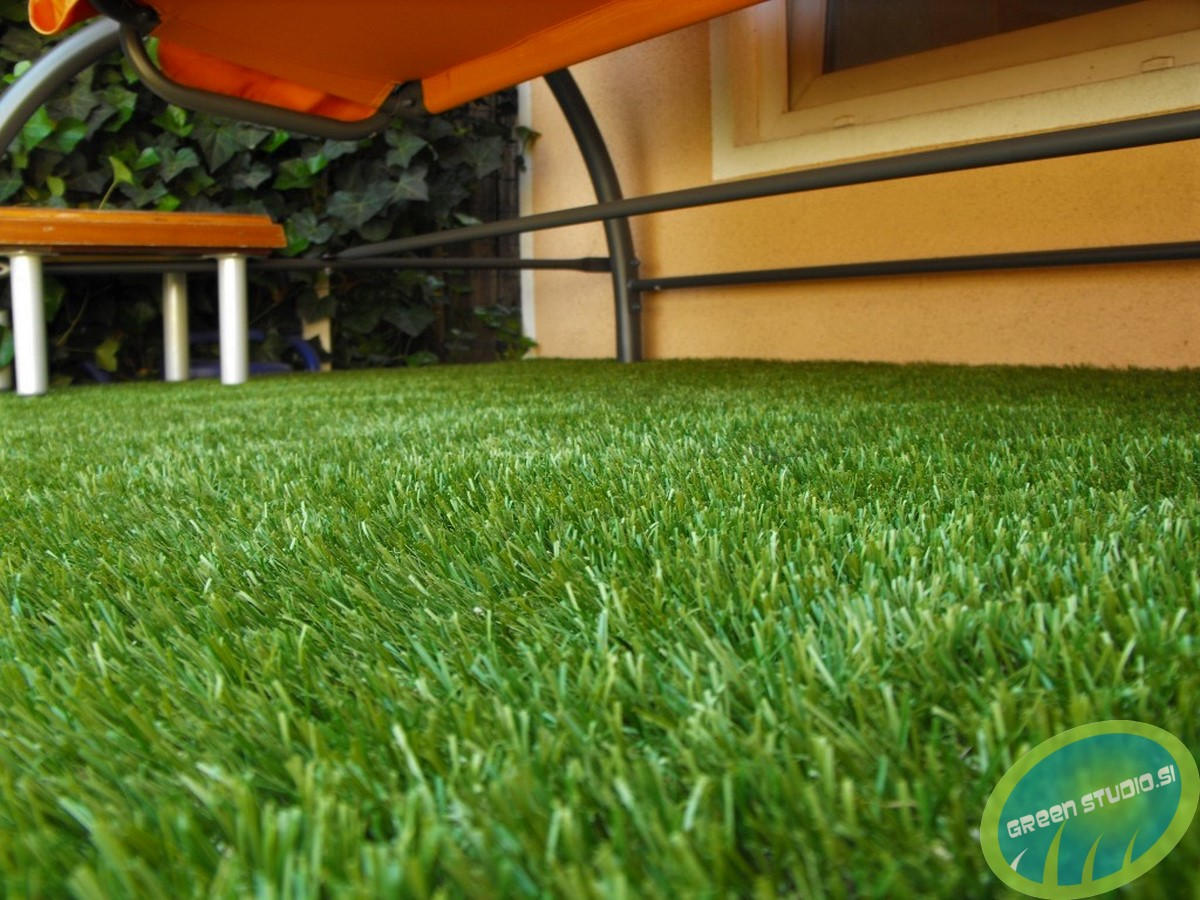 Umetna trava gugalnik