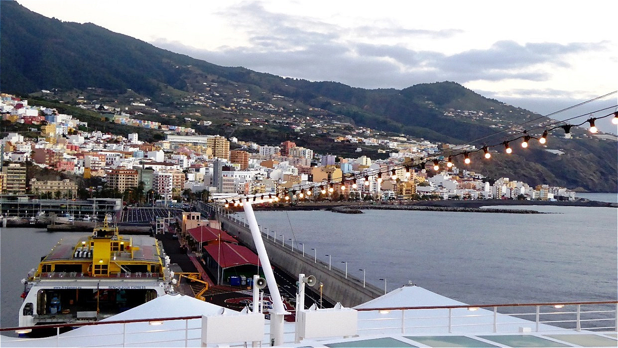 Im Hafen von Santa Cruz