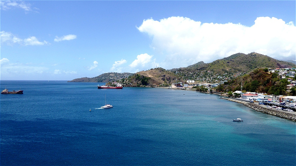 Küstenabschnitt unter karibischer Sonne
