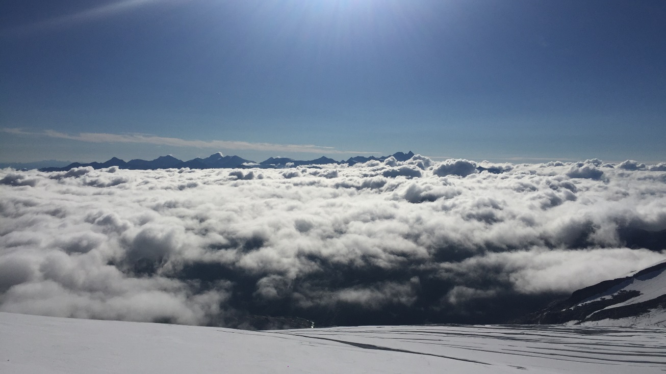 Unter uns ein Wolkenmeer