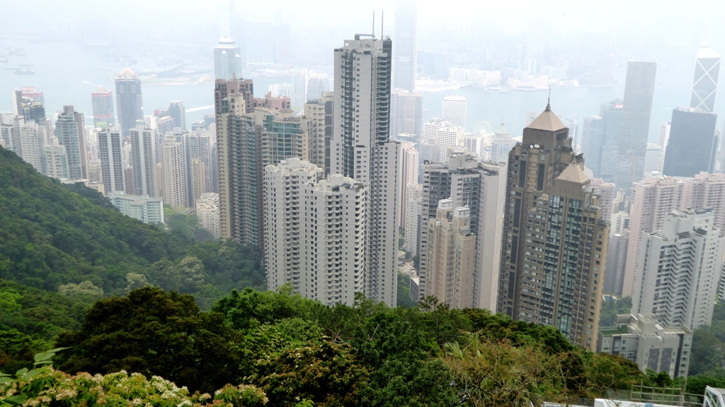 Durch den akuten Platzmangel wachsen die Gebäude in den Himmel