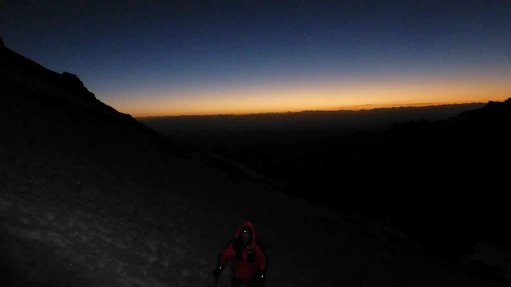 Der Aufstieg beginnt kurz nach Mitternacht !