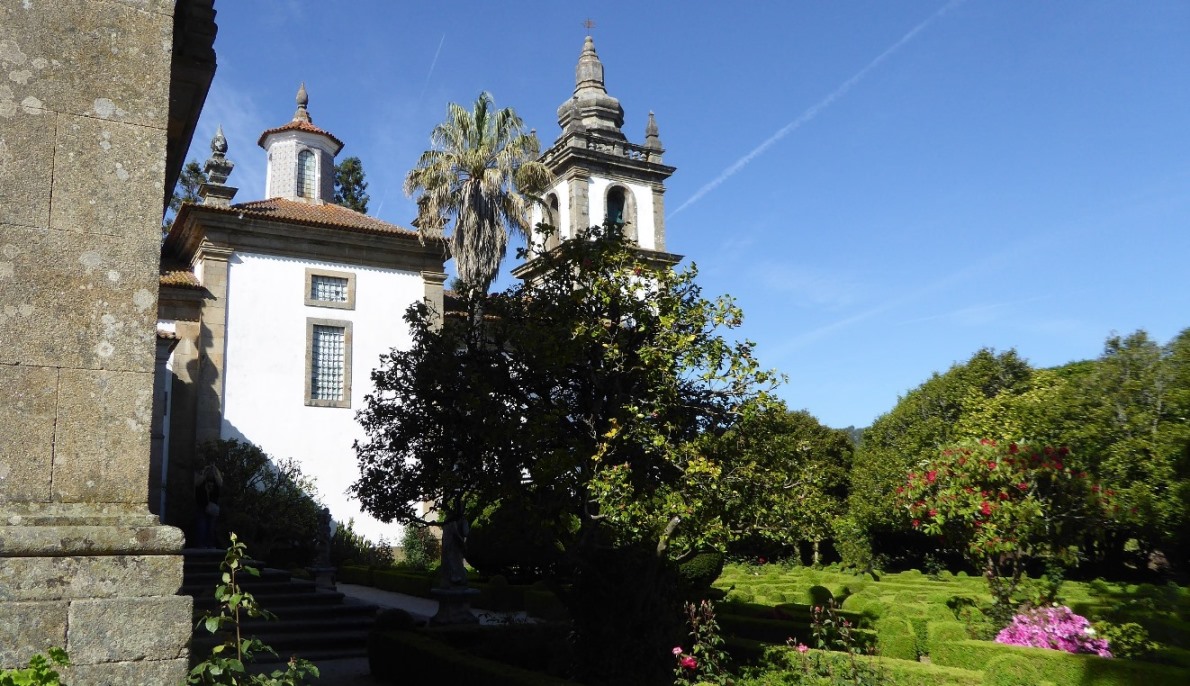 Wir gehen in die Gartenanlage