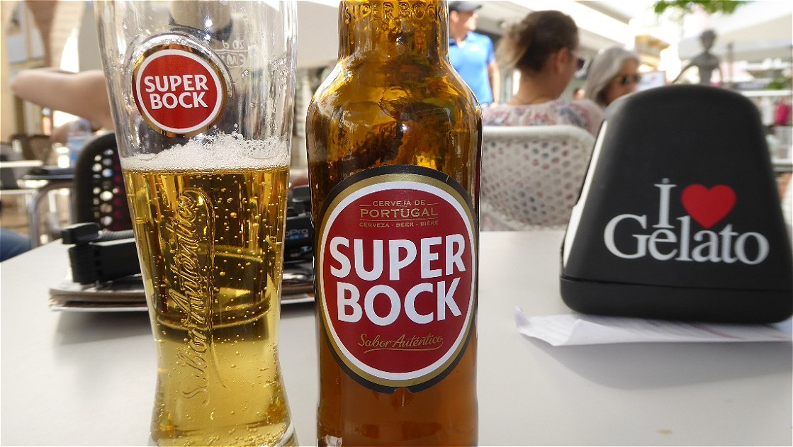 Erfrischung mit portugiesischem Bier