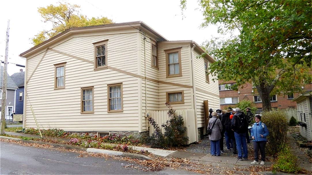 Das Jost Heritage House - ältestes im Originalzustand erhaltenes Holzhaus -liebevoll restauriert