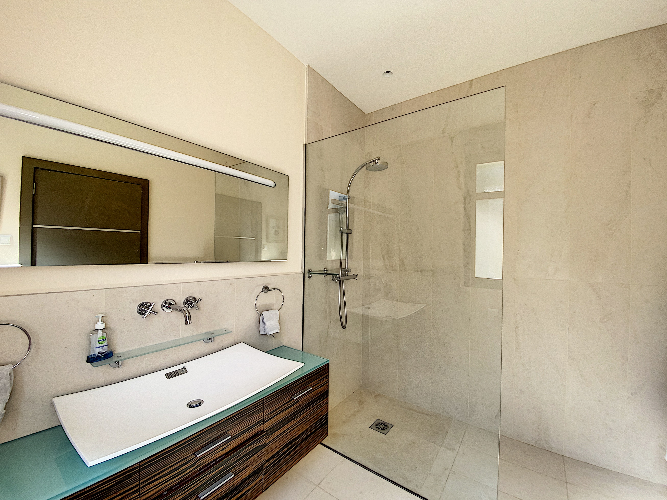 https://0501.nccdn.net/4_2/000/000/03f/ac7/Terre-Blanche-luxury-villa-rental-L10.jpg