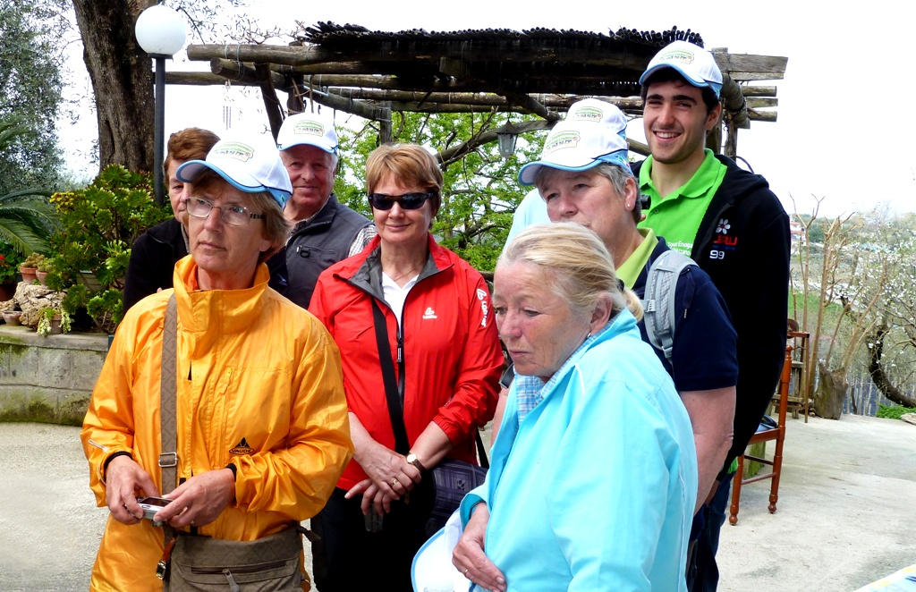 Interessierte Beobachter
Rechts hinten der Juniorchef