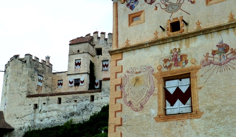 Churburg - Castel Coira - eine hochmittelalterliche Burg oberhalb der Gemeinde Schluderns