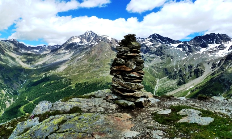 Abstieg über den Morosiniweg - im Hintergrund die Vertainspitze