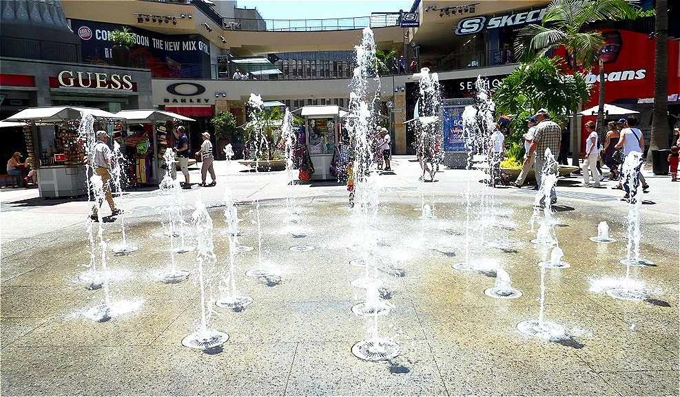Springbrunnen in der Nähe des Dolby Theaters