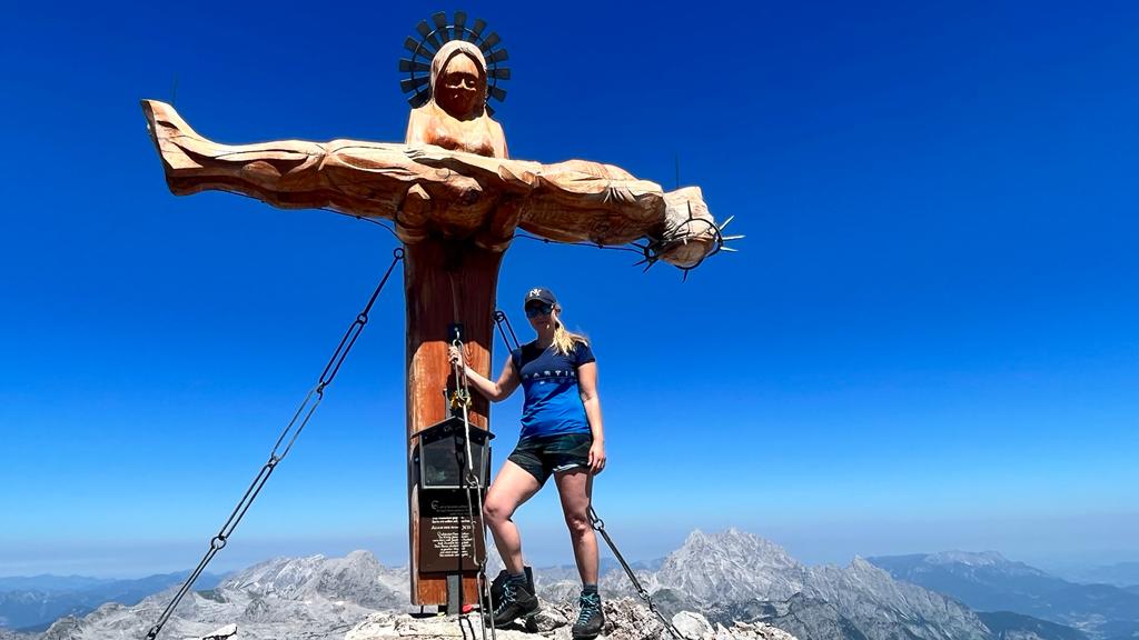Unter dem Gipfelkreuz