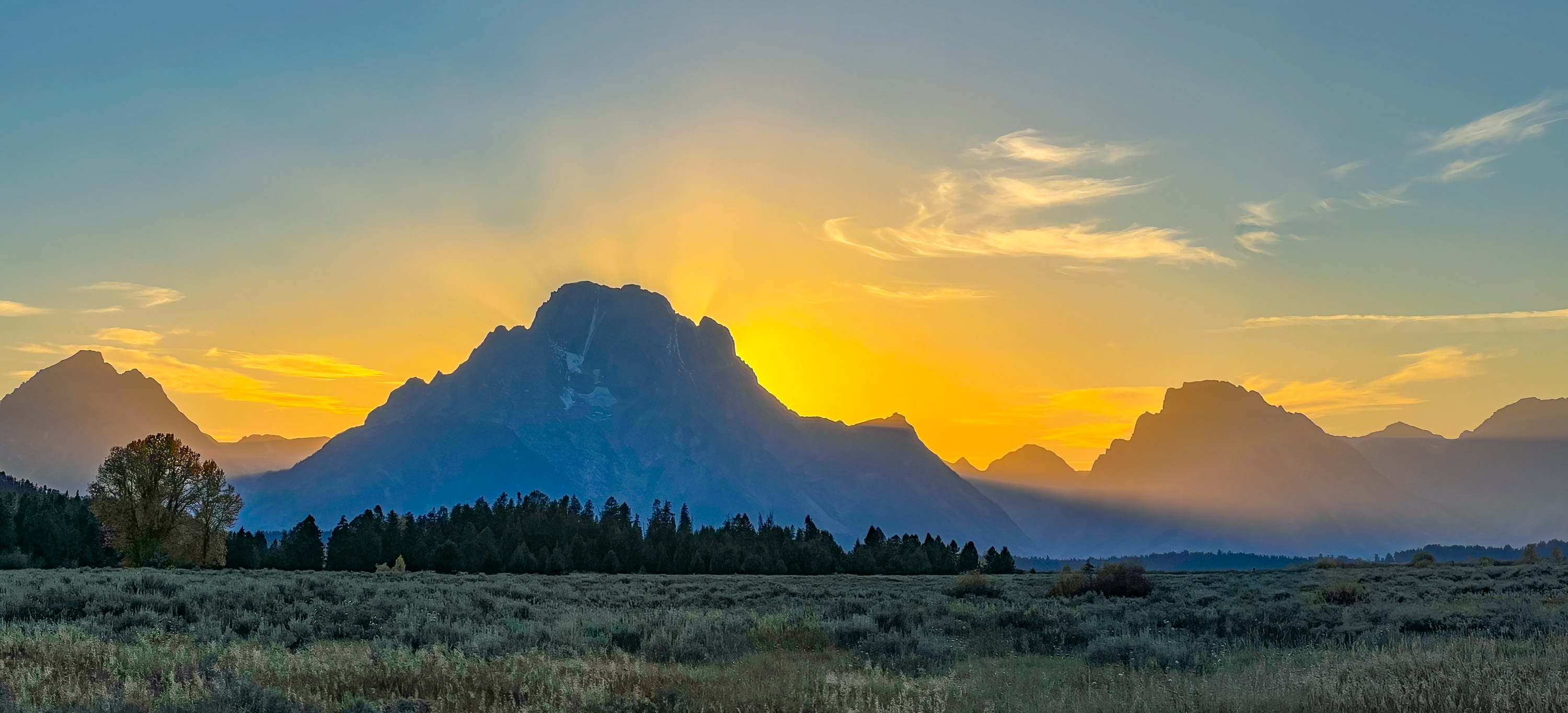 https://0501.nccdn.net/4_2/000/000/03f/ac7/web_yellowstone-tetons-111.jpg