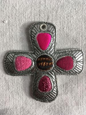 Croix murale moderne