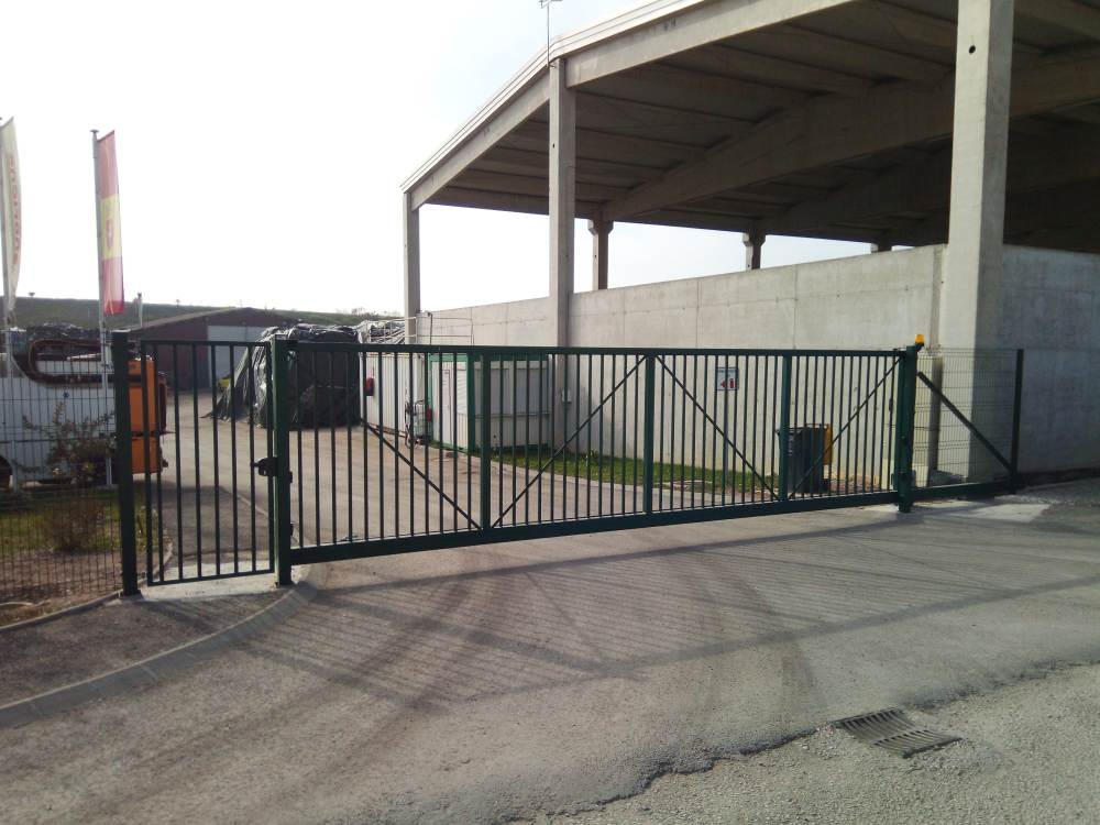 dvoriščna vrata 18