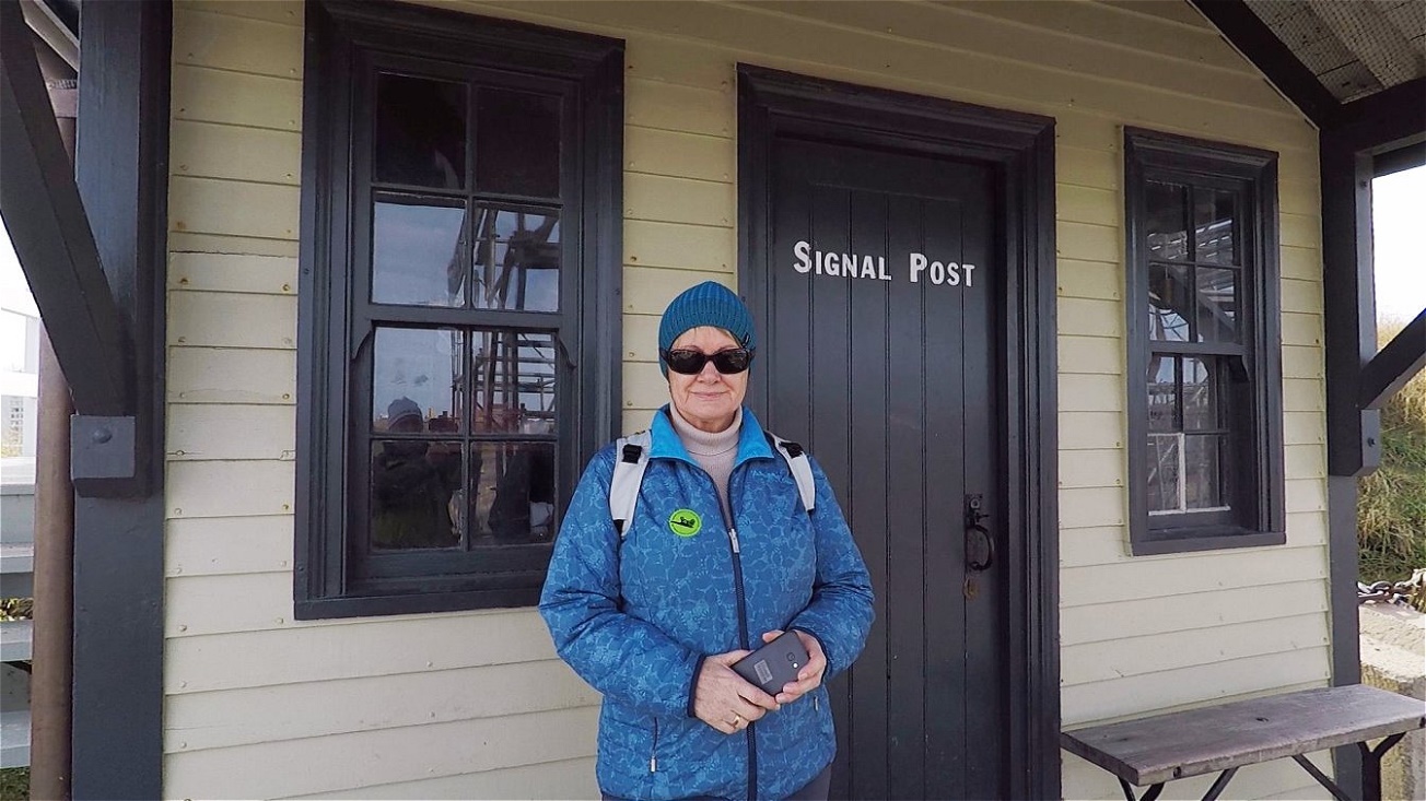 Vor dem Wachgebäude