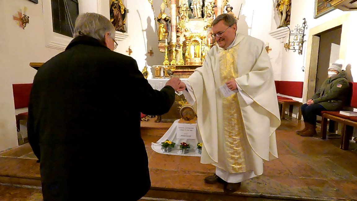 Gleich wird der Wein getauft