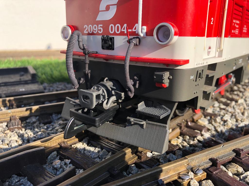 Umbau der 2095 004-4 mit allen Anbauteilen der GartenBahnSchmiede