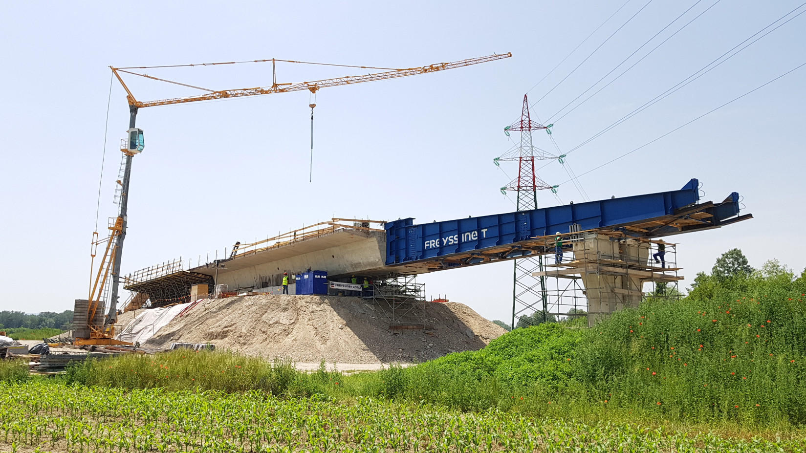 Narivanje in prednapenjanje prekladne konstrukcije viadukta Sejanca, HC Ormo  Ptuj (2019)