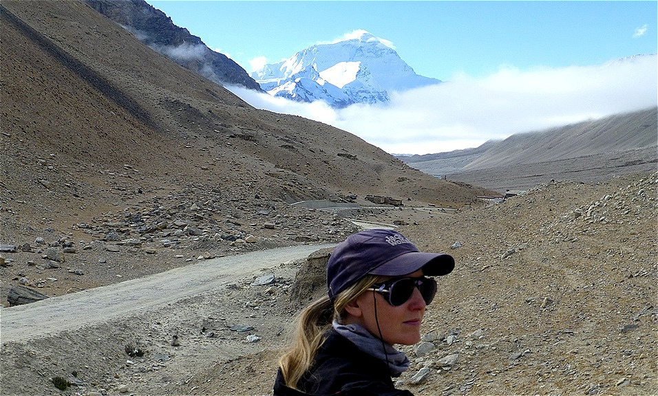 Der Mount Everest taucht auf
"Sagarmatha" auf Nepali.