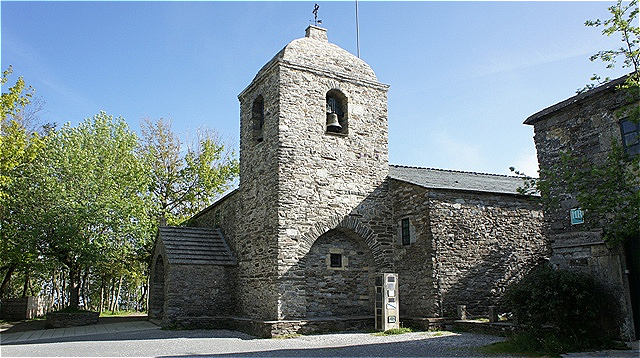 Kirche Santa Maria - sie ist die älteste Pilgerkirche am Jakobsweg (9.Jh.)