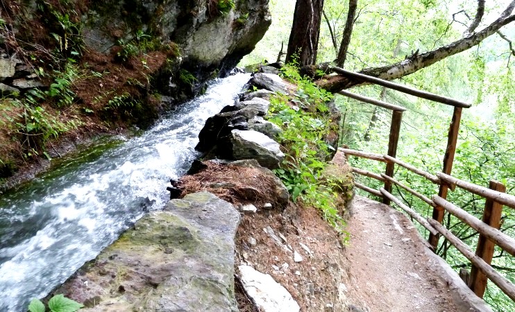 Der Berkwaal - künstliche Bewässerungsanlage -
eines der ausgedehntesten Bewässerungssysteme der Alpen