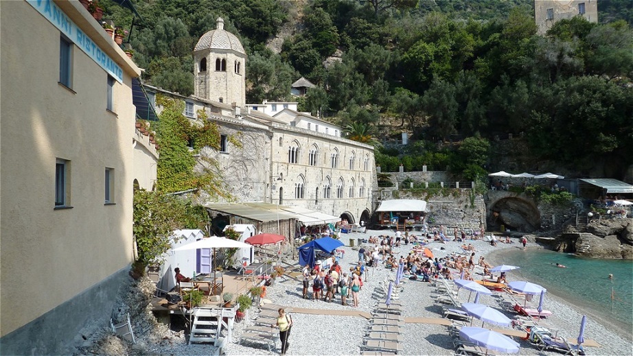 Die Abtei von San Fruttuoso 
ist ein Klosterkomplex an der gleichnamigen Bucht an der italienischen Riviera di Levante