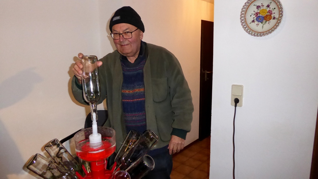 Chef der Flaschendesinfektion !